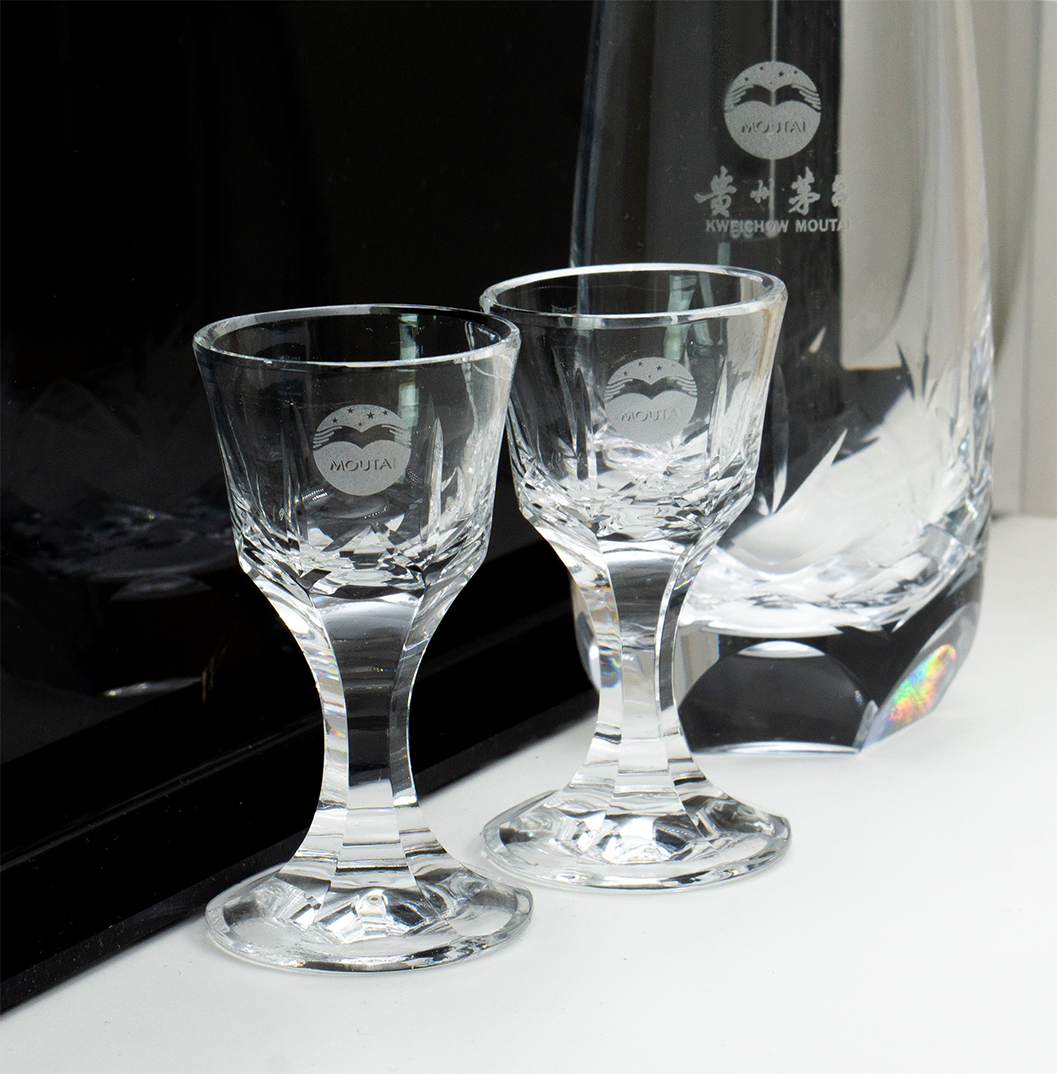 Close-up detail of Moutai 2-Cup Drinkware Set glassware